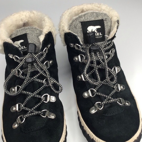 Sorel Out N About Conquest Boots in Black. - Picture 3 of 14